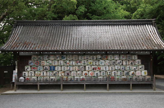 全国から奉納された酒樽