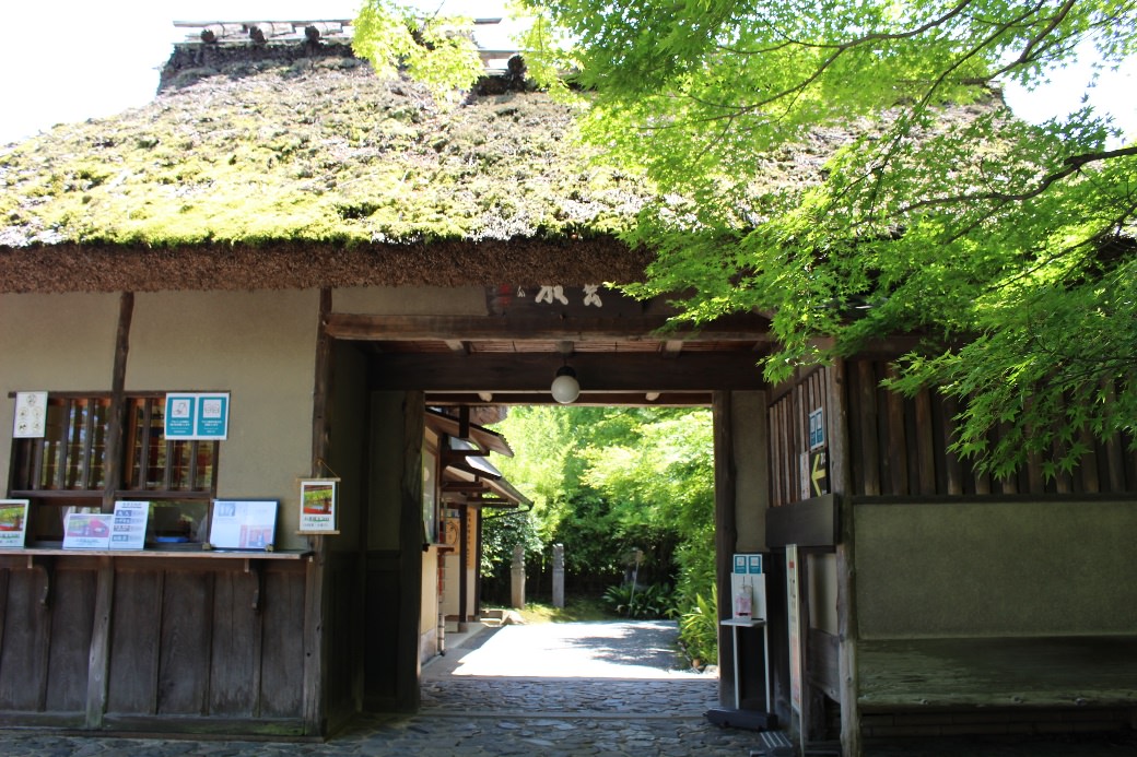 宝厳院の山門